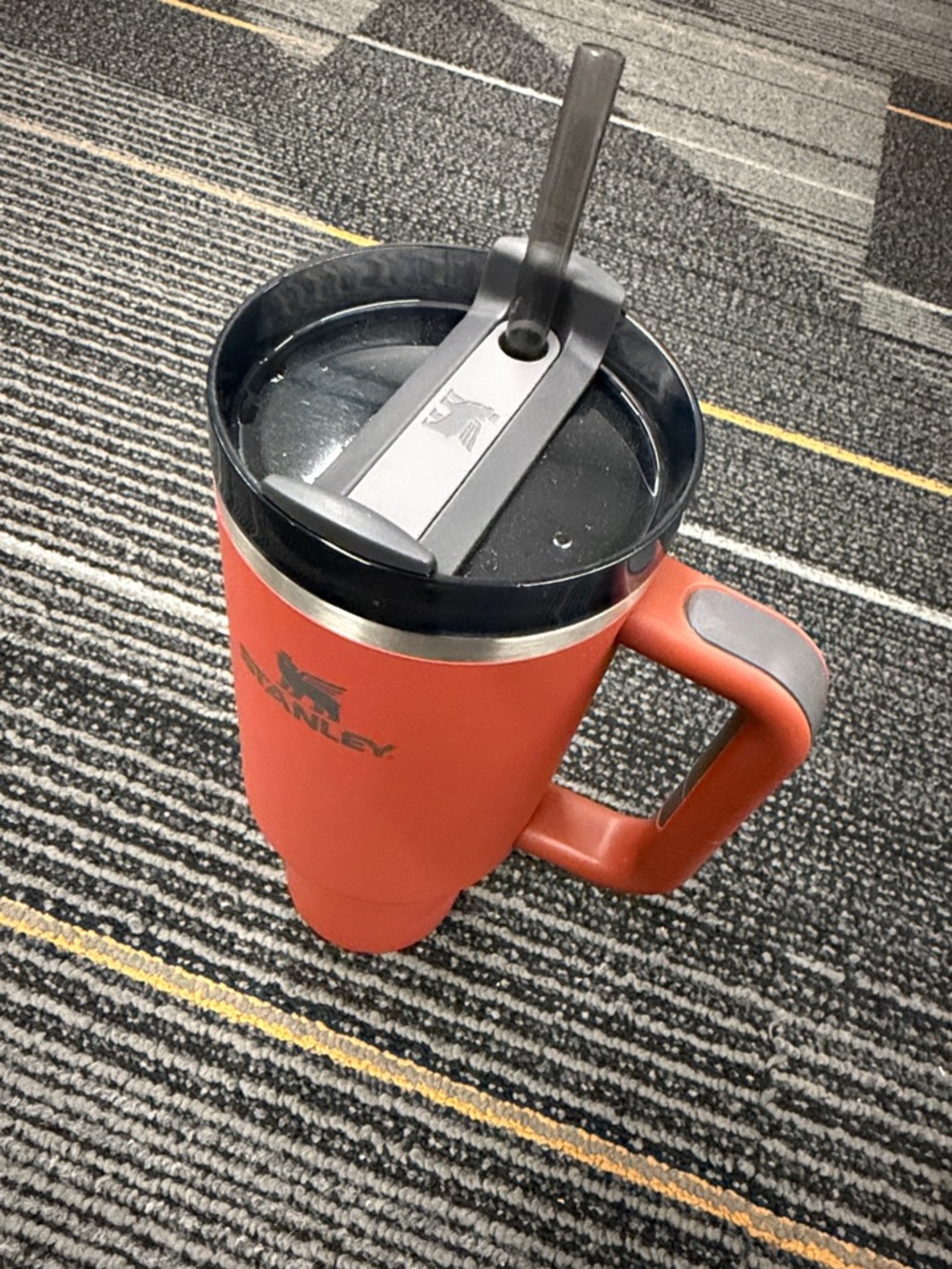 Stanley 40oz cup with Handle and Straw Lid - Picture 3 of 6